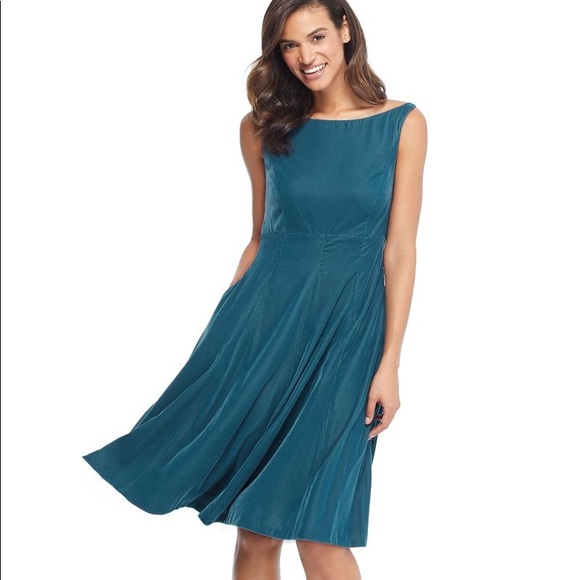 Gal Meets Glam CHRISTINE Velvet Dress - Picture 3 of 7